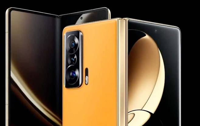 아너가 공개한 폴더블폰 매직V./ 사진=더버지