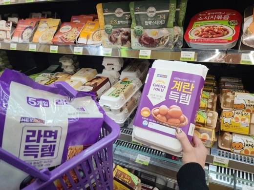 CU가 자체 브랜드를 통해 'HEYROO 계란득템'을 판매한다./사진제공=BGF리테일