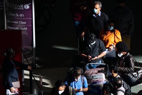 미 텍사스 휴스턴의 한 공항에서 체크인을 기다리는 승객들. AFP 연합뉴스 자료사진.