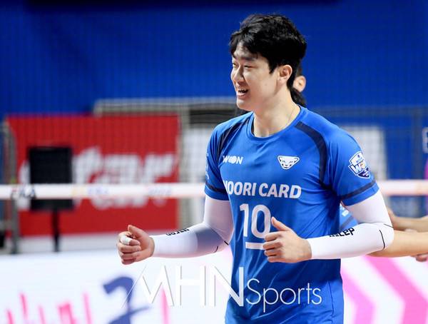 우리카드 나경복이 서브에이스 5개를 포함한 20득점으로 8연승을 견인했다. (MHN스포츠 이지숙 기자)&nbsp;