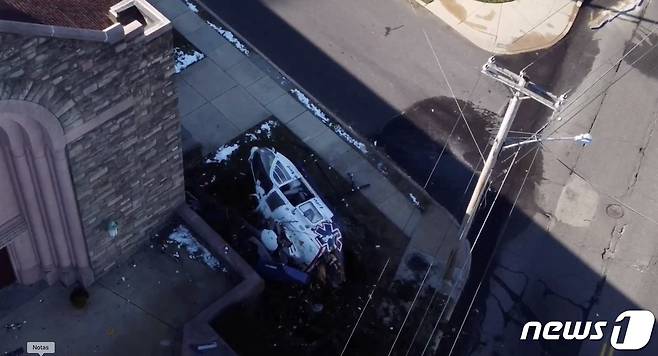 미국 펜실베이니아주 어퍼다비의 드렉셀힐 교차로에 있는 교회 근처에서 1일(현지 시간) 오후 1시께 의료 헬기가 추락하는 사고가 발생했다. © 로이터=뉴스1 © News1 원태성 기자