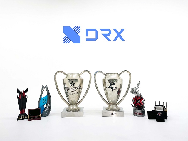 이드림워크코리아의 비전 스트라이커즈가 DRX로 통합된다. 사진은 DRX 역대 우승 트로피 /DRX 제공