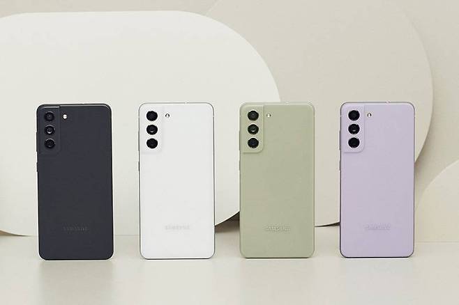 삼성 갤럭시 S21 FE 5G의 출시가는 약 83만 원대지만, 국내 시장에서는 판매하지 않을 가능성이 매우 높다. 출처=삼성전자