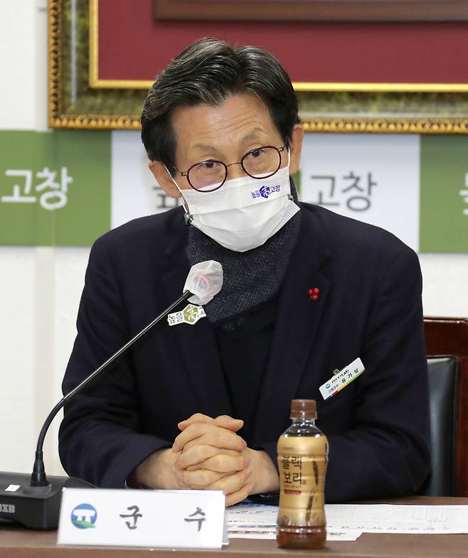 12일 고창군청에서 열린 2022년 신년 기자간담회에서 유기상 군수가 '2022년 군정 운영방향'에 대해 설명하고 있다. *재판매 및 DB 금지