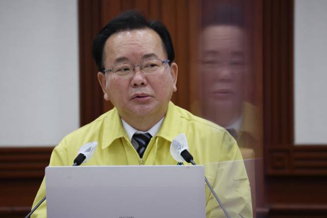 김부겸 국무총리가 지난 7일 정부서울청사에서 코로나19 대응 중앙재난안전대책본부 회의를 주재하고 있다./연합뉴스