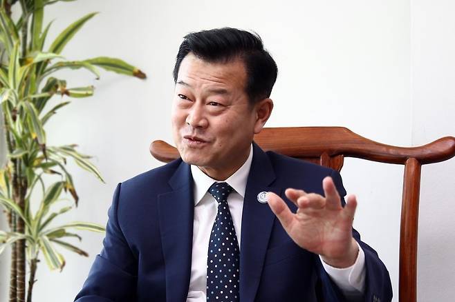 한중 수교 30년을 맞아 인터뷰에 응하는 이선호 한중실크로드국제교류협회 회장  [협회 제공]