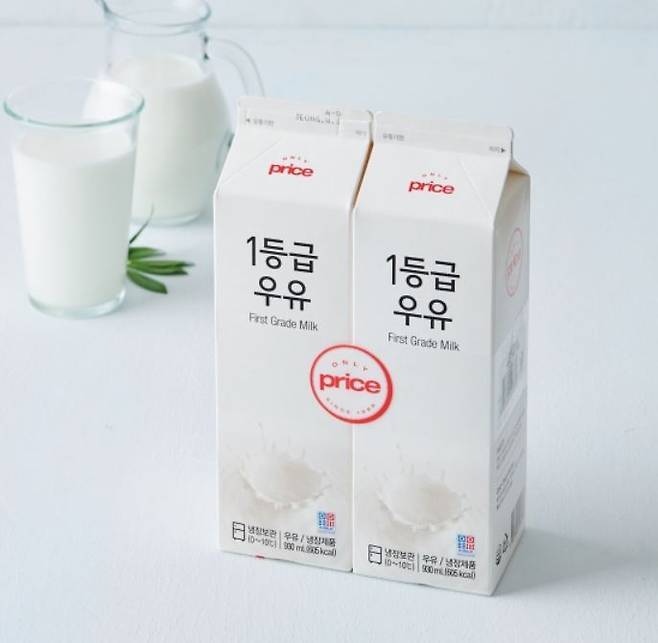 롯데마트는 자사 PB브랜드 '온리프라이스 1등급 우유' 가격을 인상했다고 밝혔다.(롯데온 홈페이지 갈무리)© 뉴스1