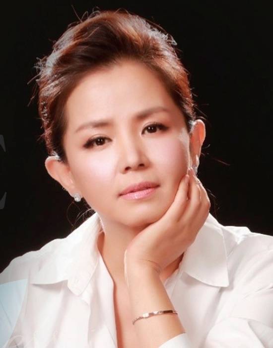 나미애는 2014년 국내 첫 트로트 오디션프로그램인 Mnet '트로트엑스'에서 우승했다. 당시 그는 자신의 리메이크 곡 '님은 먼곳에'로 뜨겁게 조명받았다. 한을 담은듯 깊은 울림으로 스며드는 목소리에 그의 가수인생이 고스란히 배어있다. /우리엔터테인먼트 제공