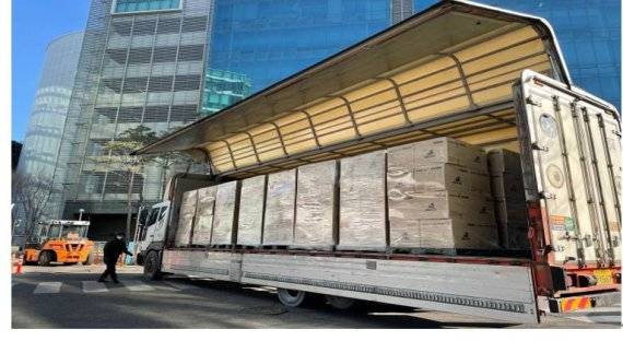 사진설명: 13일 코로나19 진단키트의 유럽 수출 물량.