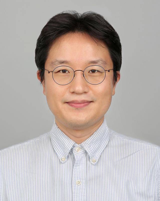 세계 최초로 자기저항메모리(MRAM) 기반으로 한 '인-메모리(In-Memory) 컴퓨팅'을 구현하는 데 성공한 삼성전자 정승철 전문연구원. 삼성전자 제공