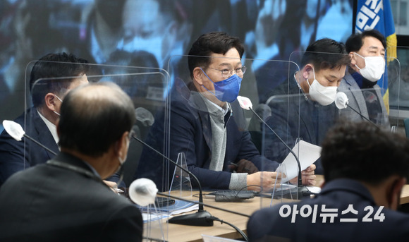더불어민주당 송영길 대표가 13일 서울 여의도 중앙당사에서 열린 남부권경제대책위원회 출범식에 참석해 축사를 하고 있다. [사진=김성진 기자]