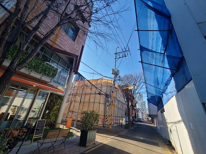 성수동 일대 상가 공실률이 0%를 기록했다. 서울숲 인근 카페 골목에 새로 건물을 짓고 있는 곳들이 여럿 보인다. [헤럴드경제DB]