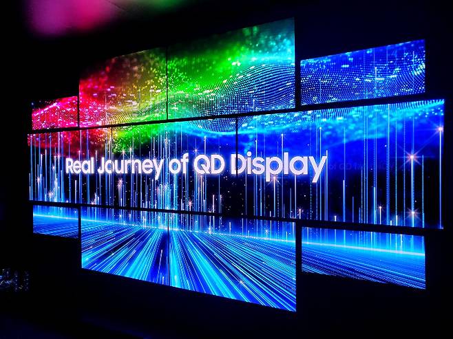 삼성디스플레이는 최근 'CES 2022'에서 OLED 기반 'QD-디스플레이'를 최초로 공개했다. 삼성디스플레이 제공