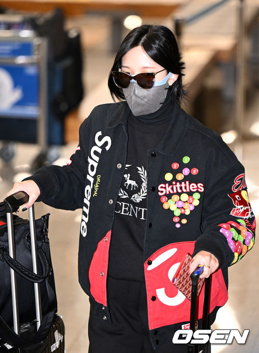 TWICE (TWICE) member Mina (MINA) arrived from Japan Tokyo Narita via the Incheon Incheon International Airport on Thursday afternoon.TWICE Mina is leaving the arrivals hall. 2022.01.13