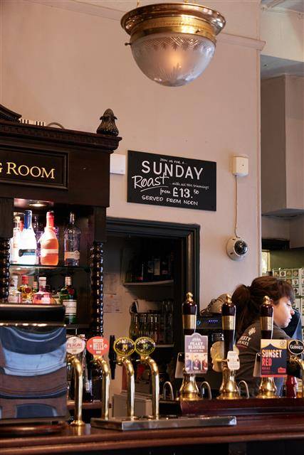 선데이 로스트를 판매하는 영국의 한 펍.