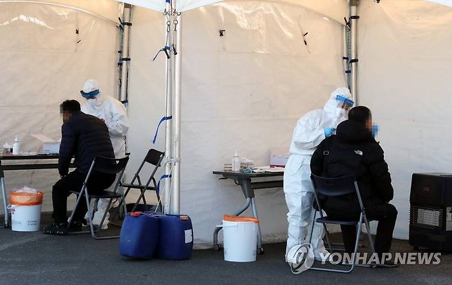 코로나19 검사 [연합뉴스 자료사진]