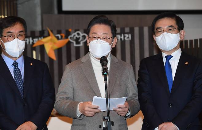 더불어민주당 이재명 대선 후보가 14일 오후 인천 중구 꿈베이커리에서 인천시 관련 정책공약을 발표하고 있다. (사진= 국회사진기자단)