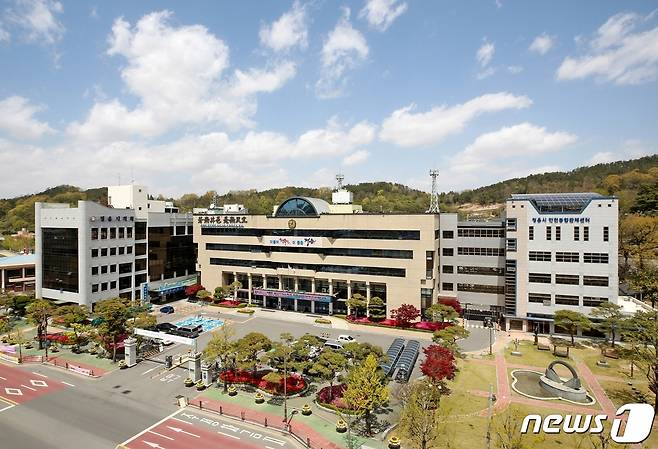 (정읍=뉴스1) 박제철 기자 = 전북 정읍시가 지역 내 학생들이 행복한 배움을 통해 꿈을 이뤄나갈 수 있도록 방과 후 교육 지원사업을 추진한다. 정읍시청사 전경.© 뉴스1