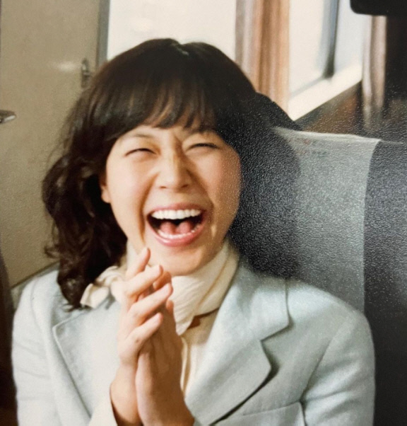 On the 14th, Kim Ha-neul posted several photos on his instagram with the words New Years Day Memories ~ When I loved her ... Do not believe her # Do not believe her # Dong-Abee Tutor # Bingwoo.Kim Ha-neul in the photo is in the midst of filming in 2003, the movie Touring the Tutor and the 2004 movie Bingwoo.At the time of his 20s, his fresh appearance attracts attention.Kim Ha-neul played the role of Suwan in Bingwoo and Kim Kyung-min in the movie Touring the Tutor.Meanwhile, Kim Ha-neul recently made a good influence by delivering 30 million won to a junior high school girl who was wandering through the company after the Corona 19 vaccination.Photo Source Kim Ha-neul Instagram