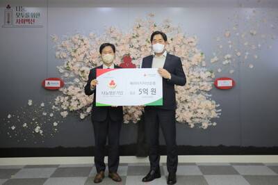 왼쪽부터 모금회 김상균 사무총장과 송현석 대표. 헤리티지자산운용 제공