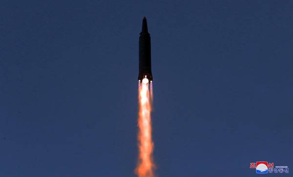 지난 11일 북한이 시험발사한 극초음속미사일