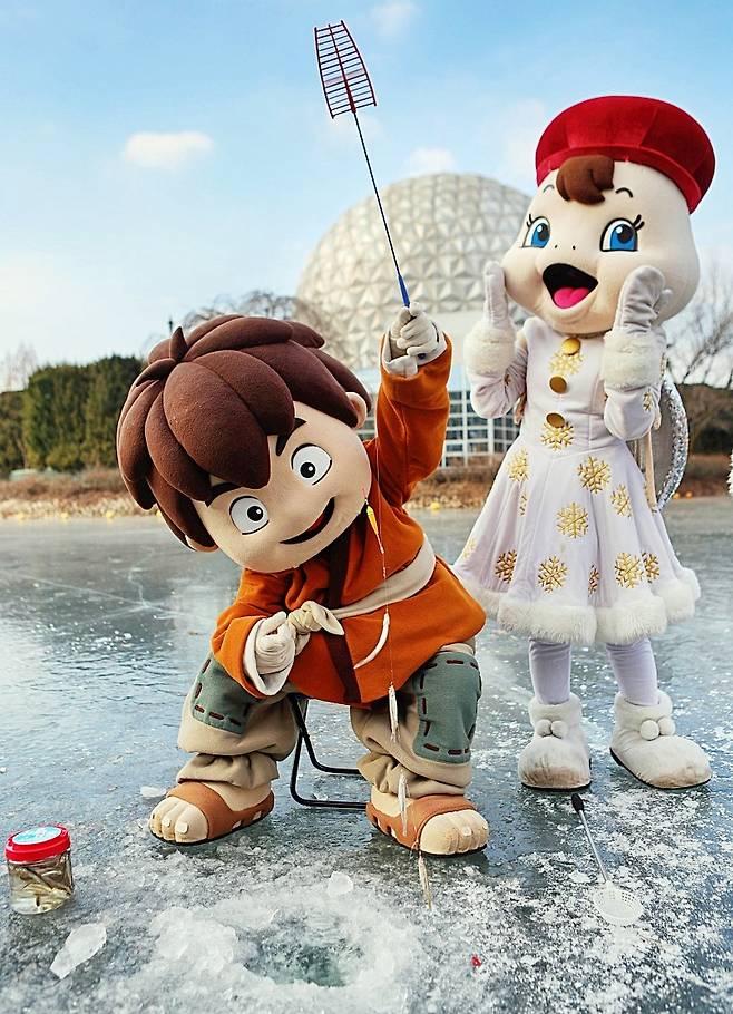 서울랜드가 얼음낚시장을 만든지 1주일이 지나면서 겨울축제 올스톱으로 손맛이 그리운 마니아 가족들이 발걸음을 하나둘 들이고 있다.