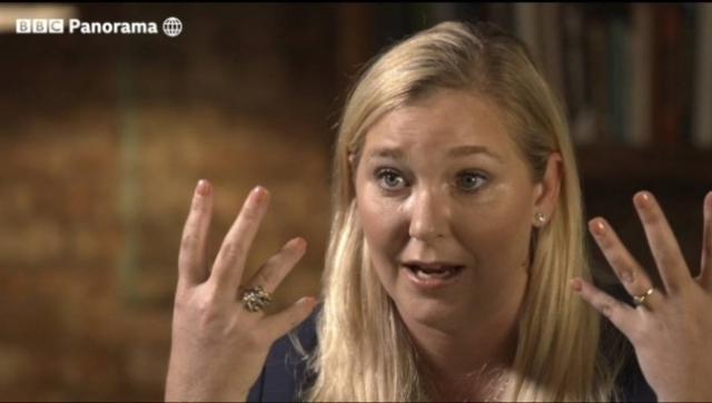 미국 여성 버지니아 로버츠 주프레가 영국에서 방송되는 BBC 파노라마 프로그램에서 인터뷰를 하고 있다. /BBC 방송화면 캡처