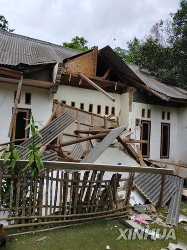 인니 자바섬 인근 강진에 2명 부상·건물 900채 파손 [신화통신=연합뉴스]