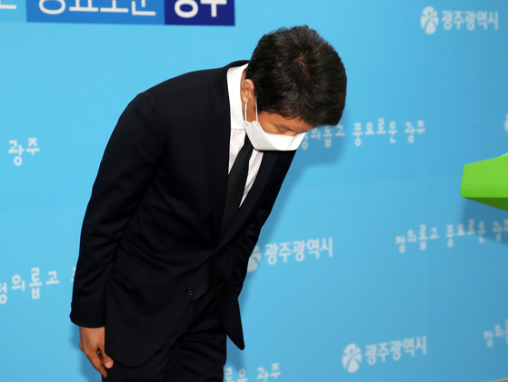 In June, HDC Group Chairman Chung Mong-gyu apologizes over the accident when cement walls broke down at HDC’s demolition site for a redevelopment project causing 17 casualties in Gwangju. (Yonhap)