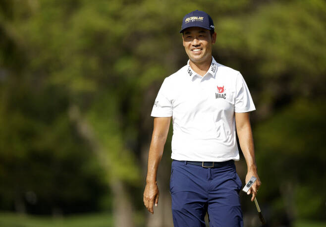 재미교포 케빈 나가 16일 미국 하와이주 오아후 섬의 와이알레이CC에서 열린 PGA 투어 소니오픈 3라운드 13번홀 그린에서 활짝 웃고 있다. ㅣ게티이미지