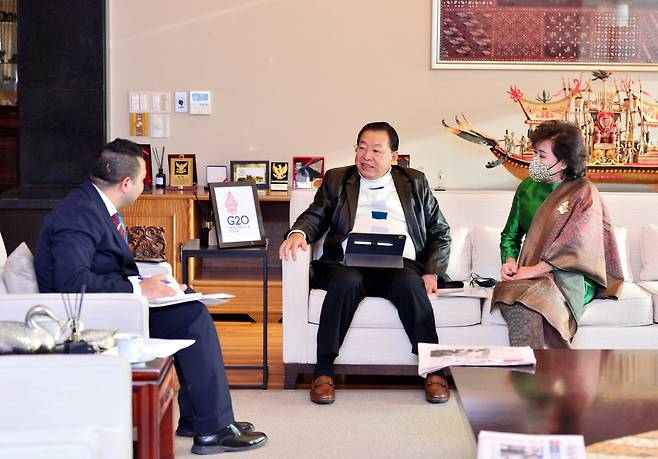 From left: Ambassador Gandi Sulistiyanto Soeherman and Madam Susi Ardhani Sulistiyanto. (Park Hyon-koo/The Korea Herald)