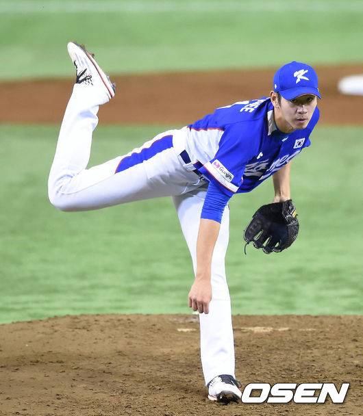 [OSEN=지형준 기자] 프리미어12 일본전에서 선발로 나선 이대은. 2015.04.19 /jpnews@osen.co.kr