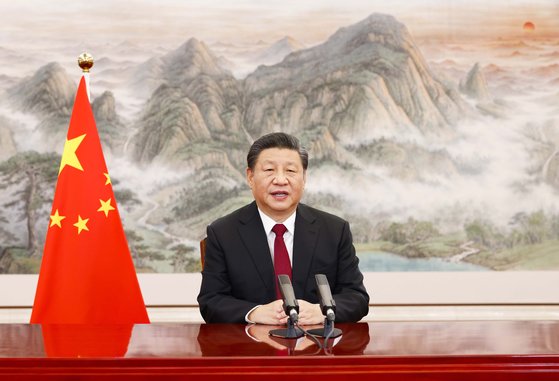 17일(현지시간) 세계경제포럼(WEF)이 개최한 ‘다보스 어젠다 2022’에서 시진핑 중국 국가주석 베이징에서 화상 연설을 하고 있다. [신화=연합뉴스]