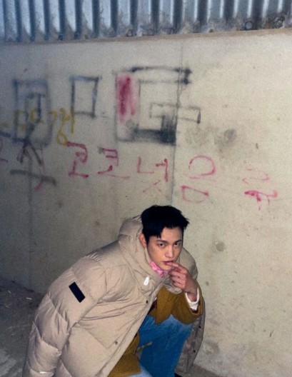 Seo In-guk still caught the eye by revealing the wonderful current situation.Seo In-guk posted several photos on his 18th day without any comment through his instagram.In the photo, Seo In-guk is posing in front of a wall with graffiti.Seo In-guk, dressed in jeans, jacket and padding on top, causes heartbeat with handsome visuals and scrawny looks.Meanwhile, Seo In-guk will visit fans through KBS2 drama Minnam Party.The Minnam Party is a former Profiler and a comic rhetorical drama about the current ovation shaman.