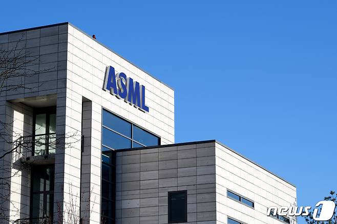 네덜란드 펠트호번에 위치한 반도체 제조장비 업체 ASML의 본사 전경(ASML 제공) © 뉴스1