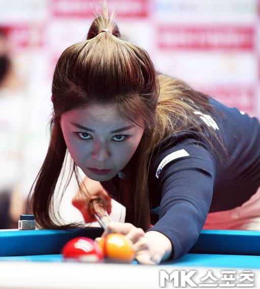 매 이닝 신중하게 샷을 하고 있는 김가영.