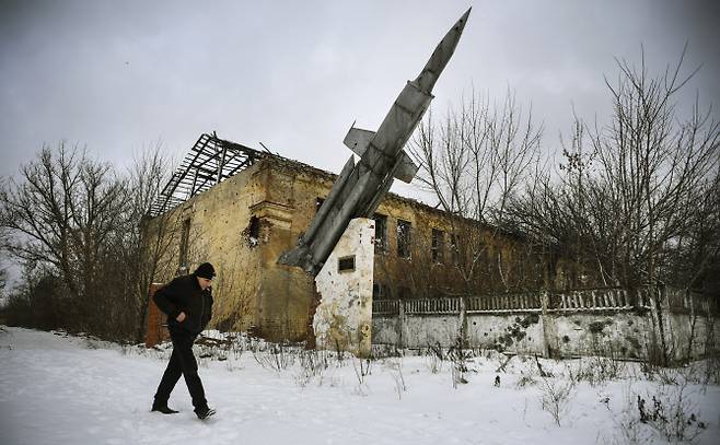 우크라이나에서 러시아와 서방 진영간 힘겨루기가 본격화되면서 이 지역의 군사적 긴장감이 높아지고 있다. (사진= AFP)
