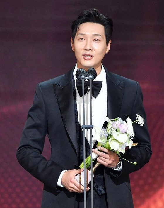 지현우
