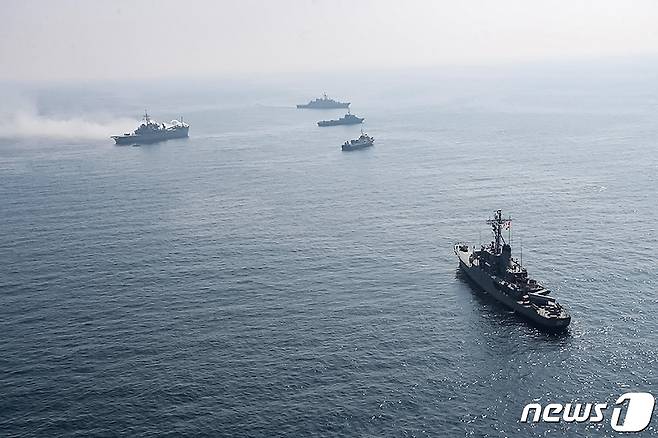 지난해 2월 러시아와 이란 함대가 인도양 북부 해상에서 합동 군사훈련을 하고 있다. © AFP=뉴스1 © News1 우동명 기자