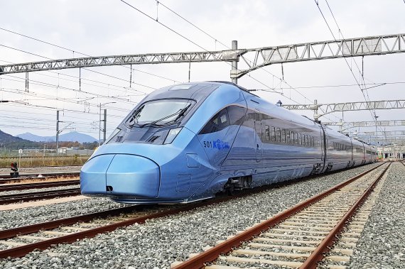 국내 기술로 설계부터 제작까지 완성한 차세대 고속열차 KTX-이음
