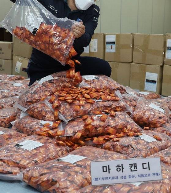 부산세관이 압수한 일명 비아그라 사탕. [사진 부산세관]