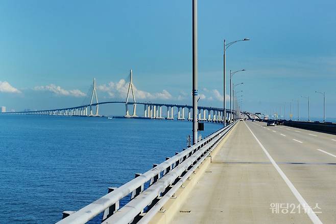 사진 : 카약, 인천대교 (출처-게티이미지)