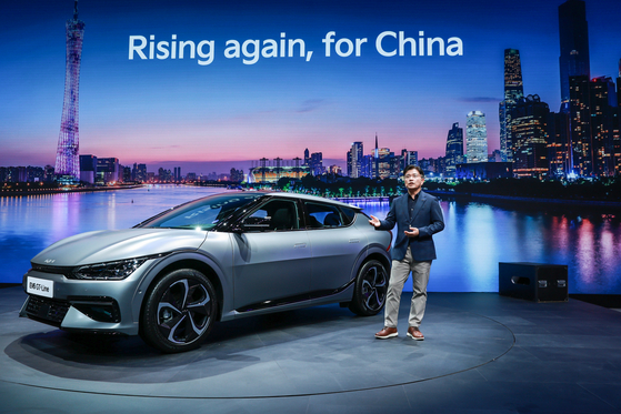 Ryu Chang-seung, head of Dongfeng Yueda Kia, gives presentation about Kia's strategy in Chinese auto market at Guangzhou Auto Show in November 2021. [NEWS1]