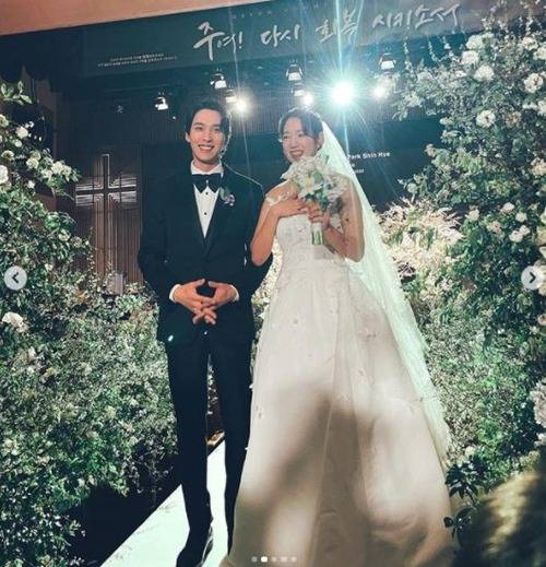 배우 박신혜와 최태준의 결혼식 현장이 공개된 가운데 이민호, 배정남 등이 축하 인사를 전했다, 사진=이선빈 인스타그램