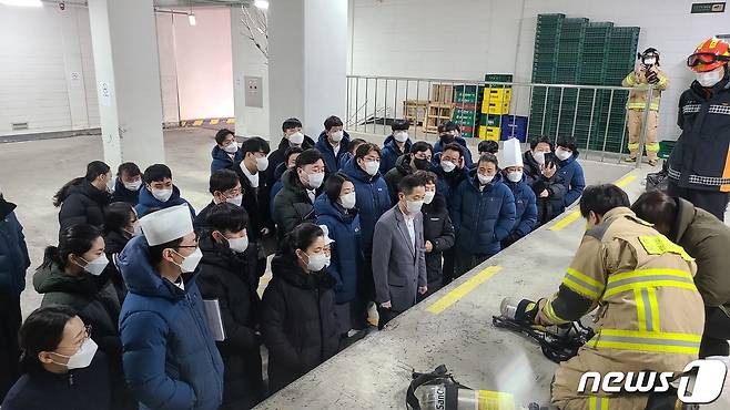 강원 평창 알펜시아리조트는 지난 19일 리조트에서 임직원들이 참가한 가운데 화재예방 특별 점검‧훈련을 했다.(알펜시아리조트 제공) 2022.1.23/뉴스1