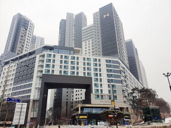 지난해 7월 입주를 시작한 서울 강남구 디에이치자이개포 단지. 강남의 인기 브랜드 아파트인데, 엘리베이터 소음을 호소하는 입주민이 많다. 함종선 기자
