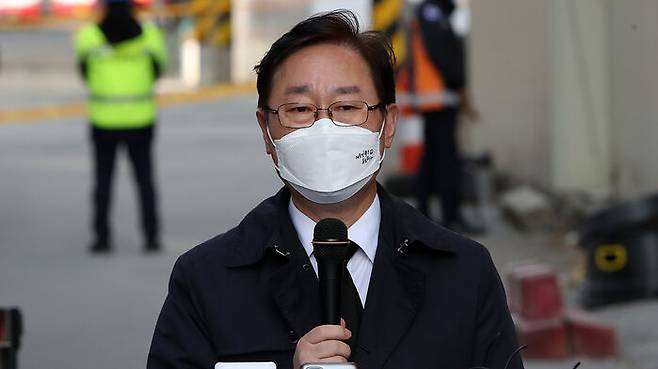 지난 22일 광주 화정동 붕괴 사고 현장을 찾은 박범계 법무부 장관