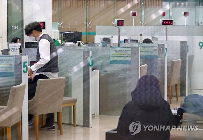 서울의 한 시중은행 창구 [연합뉴스 자료사진]