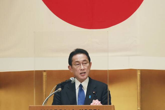 기시다 후미오 일본 총리가 2022년 1월 5일 도쿄에서 열린 기업인 신년 하례회에 참석해 연설하고 있다. /연합뉴스