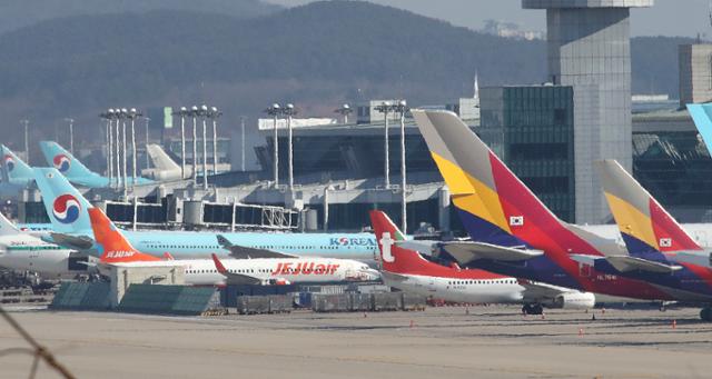 18일 인천국제공항 주기장에 비행기들이 서 있다. 뉴스1